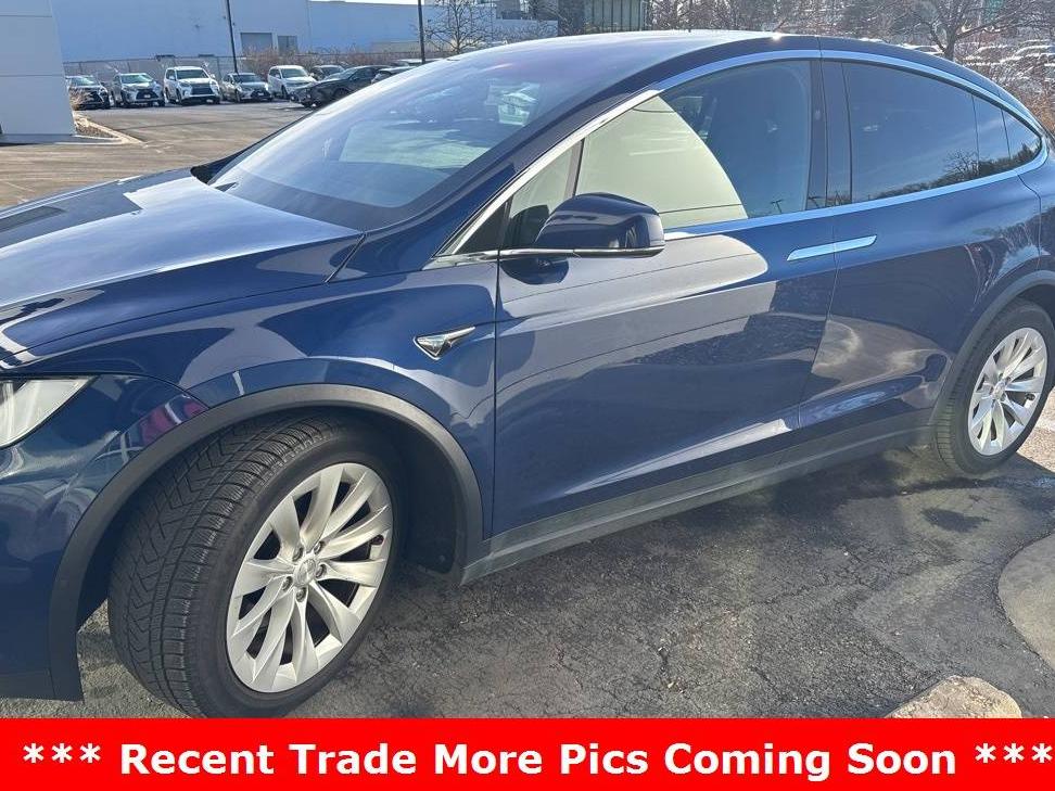 TESLA MODEL X 2018 5YJXCBE21JF122364 image